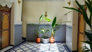 Unclassified image, 3 of 13, button - riad chouara (Fès)