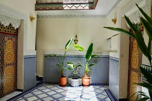 Unclassified image, 3 of 13, button - riad chouara (Fès)