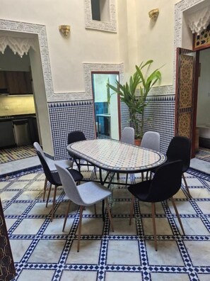 Unclassified image, 4 of 13, button - riad chouara (Fès)