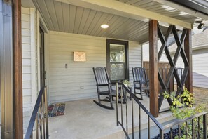 A porch with two rocking chairs, a mailbox, and a small potted plant. - Arlington Game Day Suite + Walk to AT&T & Globe Life (Arlington)