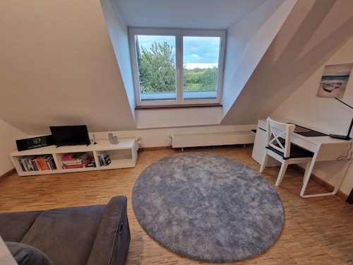 Cozy vacation rental, ideal for 2—great view, hiking trails right outside the door