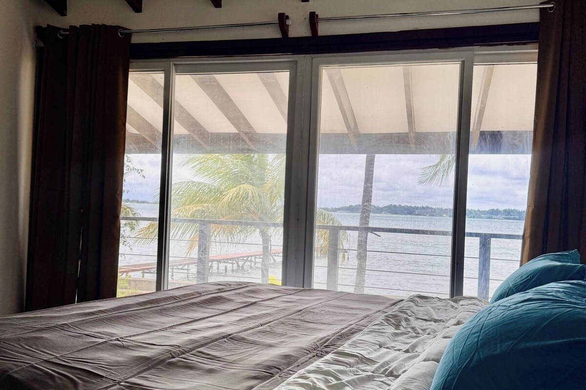 Desk, blackout curtains, free WiFi
