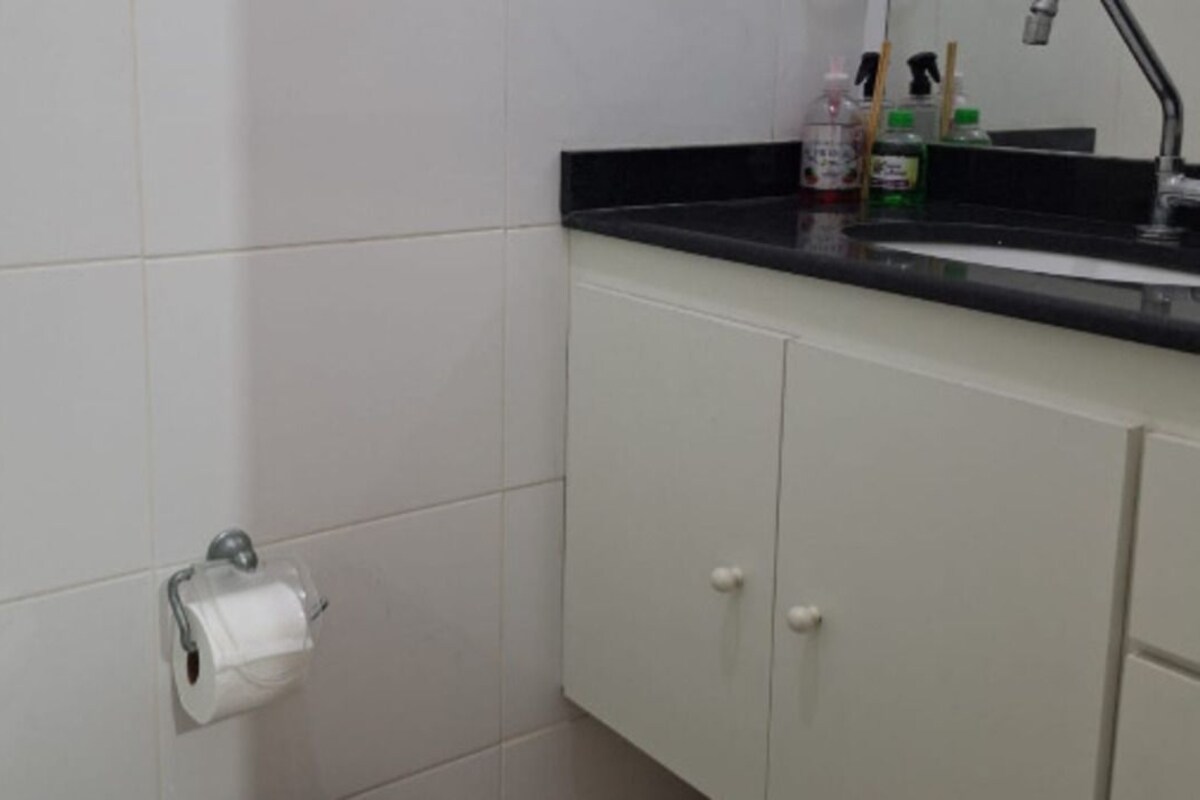 ห้องเบสิก | ห้องน้ำ | ฝักบัว, ผ้าเช็ดตัว, กระดาษชำระ