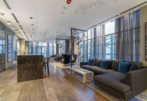 Unclassified image, 5 of 33, button - Luxury3bed2bath| CN View | Parking | Gym (Toronto)