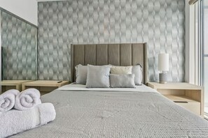 Room - Luxury3bed2bath| CN View | Parking | Gym (Toronto)