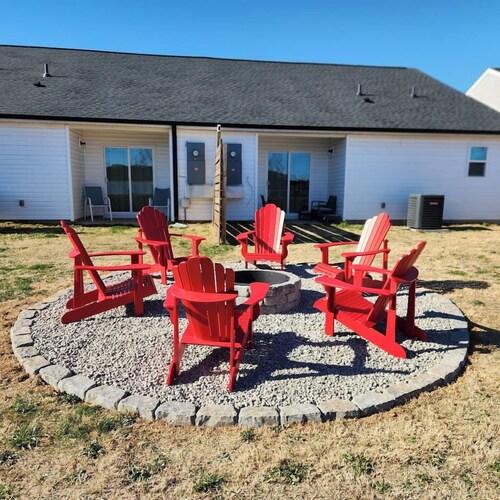 Sunny, Modern 3BR | Firepit+Backyard, Pet-Friendly | Near Greenville | Sleeps 6