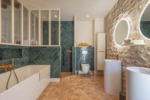 Bathroom - Vrbo Property (Saint-Rémy-de-Provence)