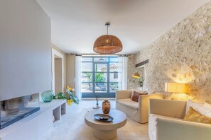 Living area - Vrbo Property (Saint-Rémy-de-Provence)