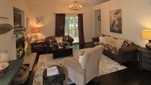 Unclassified image, 4 of 15, button - Cozy cottage with a short walk to the beach. (Emerald Isle)