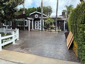 Unclassified image, 4 of 56, button - LA Family Home Oasis — Pool Spa Sauna —Resort Style Backyard—sleeps 16 (Los Angeles)