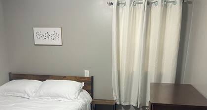 Perfect 2-bedroom building with AC in charming Hickory. Quiet place to get away.