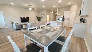 Unclassified image, 4 of 15, button - New Stylish Home 4Bd/3Bth + Office Next to RAFB/BAMC (Converse)