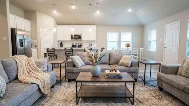 Unclassified image, 1 of 15, button - New Stylish Home 4Bd/3Bth + Office Next to RAFB/BAMC (Converse)