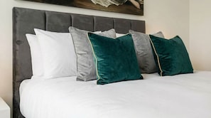 Unclassified image, 4 of 21, button - Modern 2-Bed Greenwich Apartment Fast Links to Canary Wharf (London)