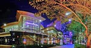 Unclassified image, 4 of 20, button - One Uptown Residence 30O (Taguig City)