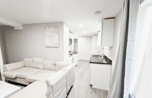 Unclassified image, 3 of 6, button - Modern Suite Near Boston — 7 Min to the Beach (Lynn)