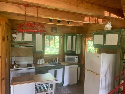 Chalet chaleureux avec foyer intérieur
