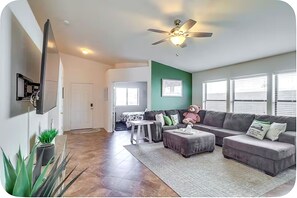 Unclassified image, 4 of 14, button - Zazueta River House-  3-bedroom house in Bullhead City with Pool (Bullhead City)