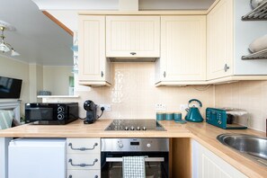 Private kitchen - Seaview 2-Bed with Private Parking, Portishead (Portishead)