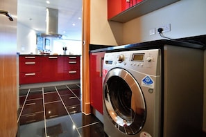Interior - Marina Sky Penthouse 4BR City Views with parking (Swansea)