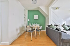 Interior - Urban 2-bed House - 6 mins away from City Centre! (Cardiff)