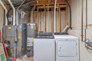 A laundry room with a large water heater, a washing machine, and a dryer. - 4BR 2BA, sleeps 8 Near ISU (Ames)