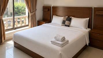 Iron/ironing board, WiFi, bed sheets