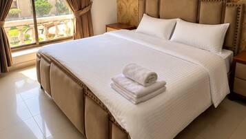 Iron/ironing board, WiFi, bed sheets