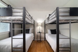 A room with two bunk beds, a bedside lamp, and a window with a curtain. - Shangri-La 6BR + Sleeps 16*Heated Pool/Spa (Tempe)