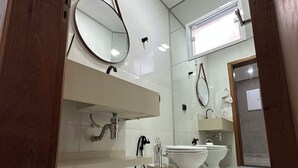Unclassified image, 2 of 27, button - Luxury Beach House with Heated Pool and 3 Suites - Gated Community (BERTIOGA)