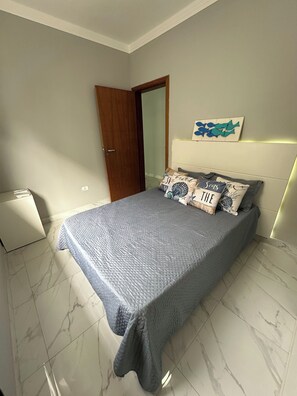 Room - Luxury Beach House with Heated Pool and 3 Suites - Gated Community (BERTIOGA)