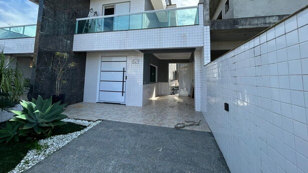 Unclassified image, 1 of 27, button - Luxury Beach House with Heated Pool and 3 Suites - Gated Community (BERTIOGA)