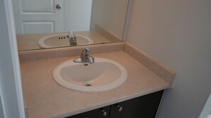 Unclassified image, 5 of 6, button - Charming GTA Retreat| Near Airport and Wonderland (Brampton)