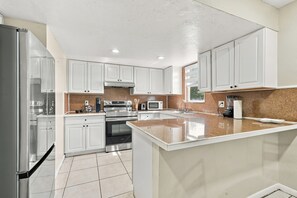 Unclassified image, 3 of 28, button - Private 2BR Escape w/ Fenced Yard & Parking (Cape Coral)