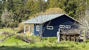 Unclassified image, 4 of 10, button - New Coastal Cottage. Private Retreat. Near Albion Bridge & Beaches (Albion)