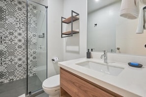 Bathroom - Aliaga Suites With Rooftop Pool In Magdalena (Magdalena del Mar)