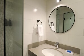 Bathroom - Work And Living Suites In Miraflores By Geko (Miraflores)