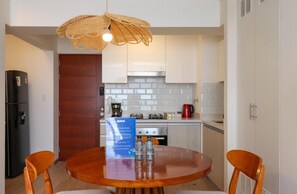 Dining room - Work And Living Suites In Miraflores By Geko (Miraflores)