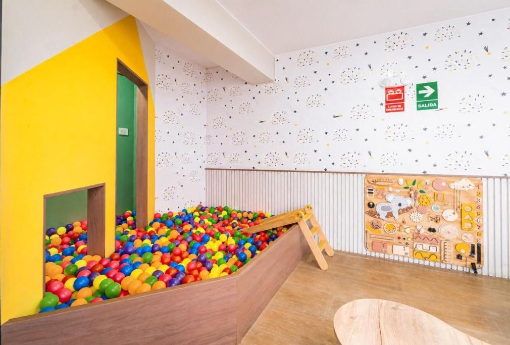 Área de juegos infantiles bajo techo