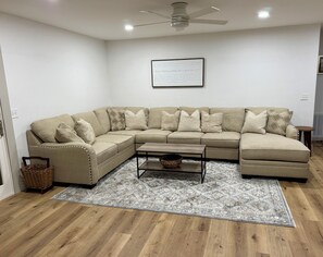A living room with a sectional sofa, a coffee table, and a patterned rug. - Extended Stays Welcome. Near I-75. Central between Atlanta & Chattanooga (Calhoun)