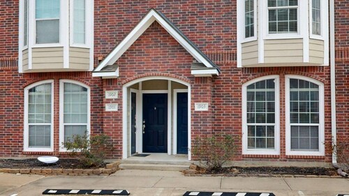 Community Pool, Gym & Grill Area | 1.9 Miles to Kyle Field