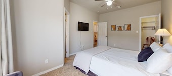 Community Pool, Gym & Grill Area | 1.9 Miles to Kyle Field