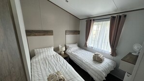 Unclassified image, 2 of 16, button - Arbourthorne Lodge at Hogsthorpe Lakes - Family Friendly with Hot Tub and Deck (Skegness)