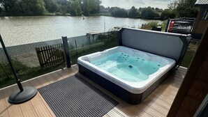 Unclassified image, 4 of 16, button - Arbourthorne Lodge at Hogsthorpe Lakes - Family Friendly with Hot Tub and Deck (Skegness)