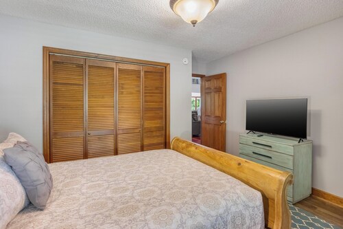 Perfect Getaway on the Water~Beautiful Gorge Views~11 miles to Downtown!