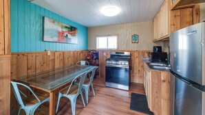 Unclassified image, 3 of 30, button - BC2--Sleeps 4 Adults/2 Kids, 1 BR/1 Bath, Walk to Beach, Pool, Hot Tub, Dogs OK! (Port Aransas)