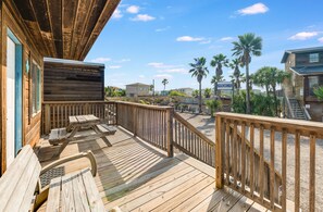 Unclassified image, 4 of 30, button - BC2--Sleeps 4 Adults/2 Kids, 1 BR/1 Bath, Walk to Beach, Pool, Hot Tub, Dogs OK! (Port Aransas)