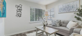 Modern & Cozy 2BR Retreat Near Claremont Colleges