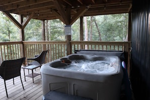 Keep20210101_052730170_iOS - Chasin Turkeys | Lakefront Cabin w/ Hot Tub, Arcade Game & Fire Pit (Campton)