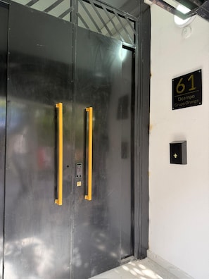 Gambar tidak terklasifikasi, 4 dari 47, tombol